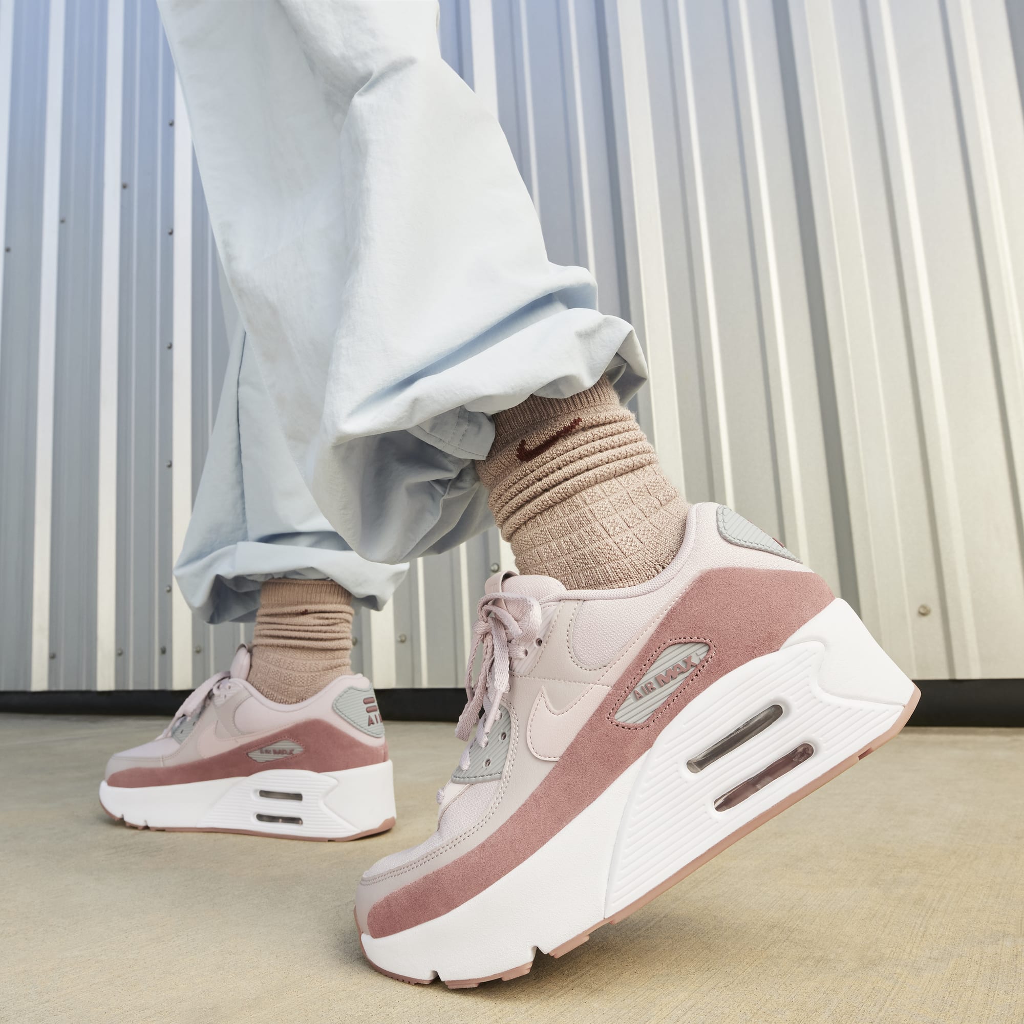 [FD4328-001] Womens Nike AIR MAX 90 LV8