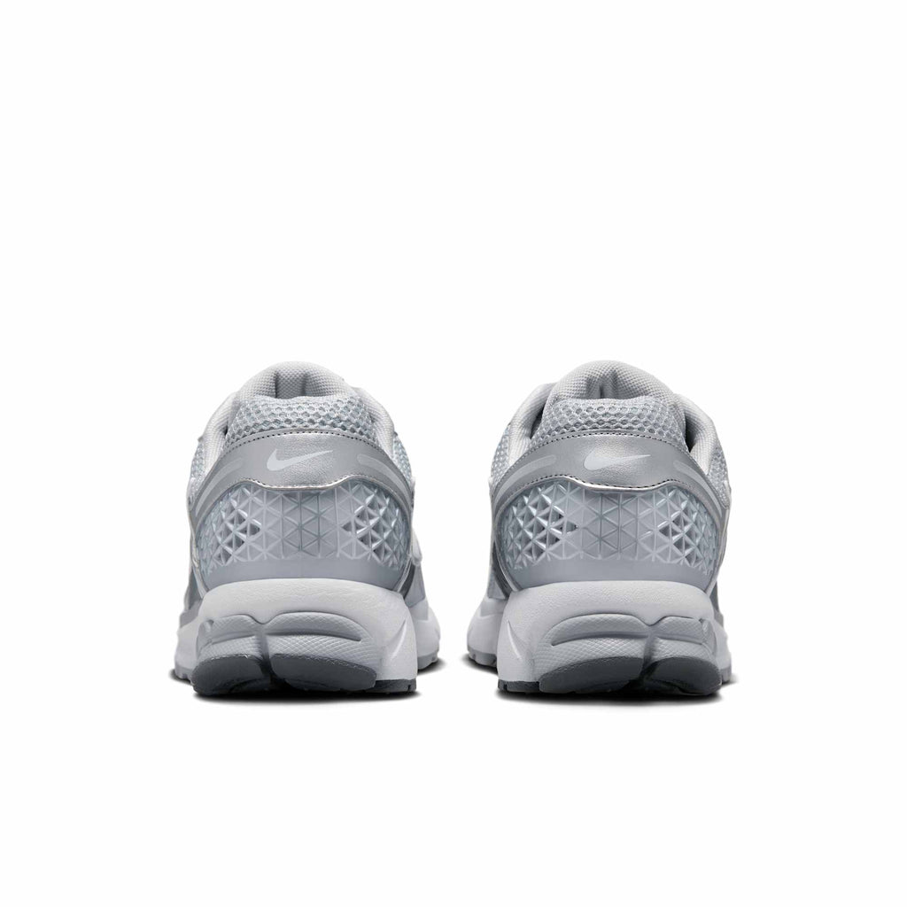 [FJ4151-003] Mens Nike Zoom Vomero 5