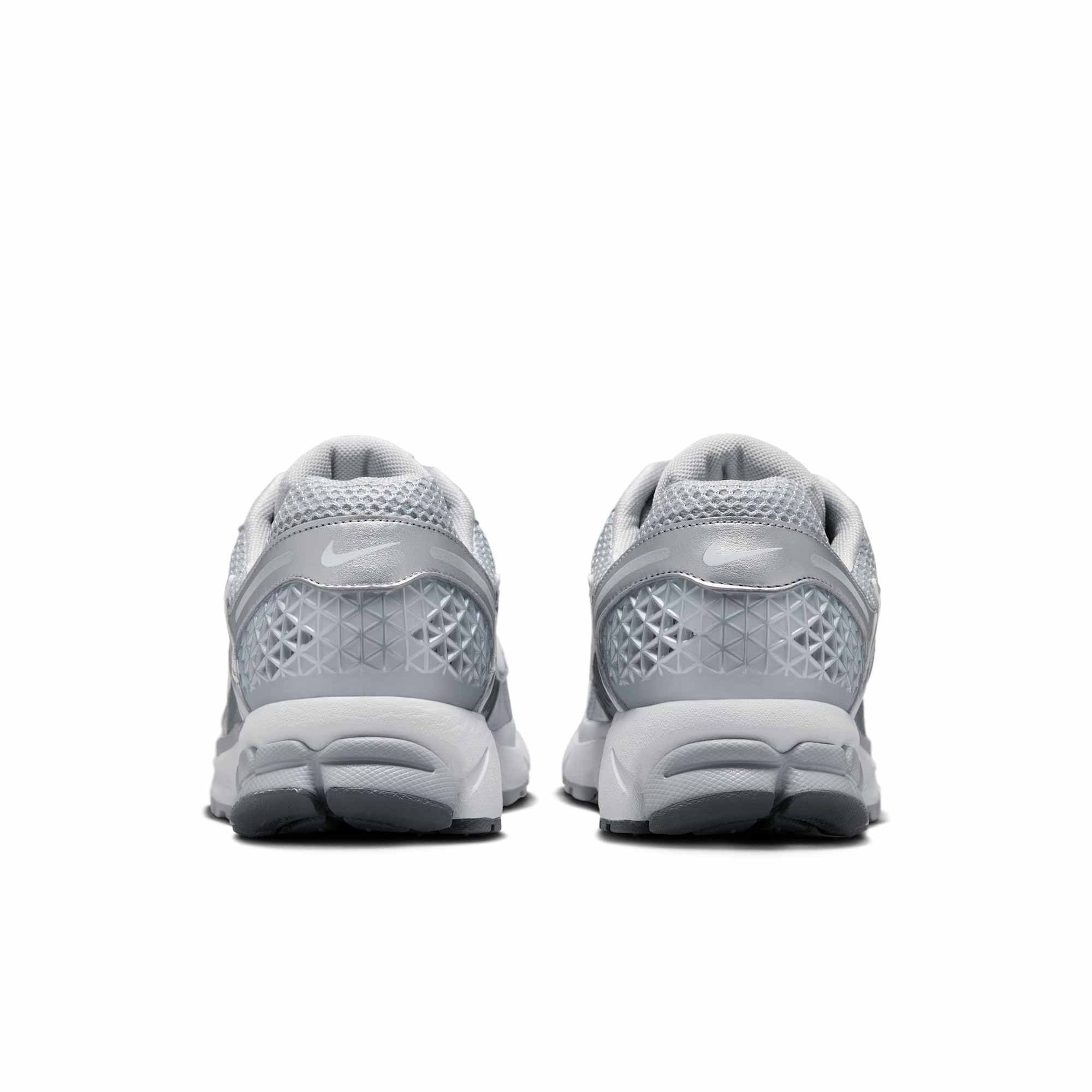 [FJ4151-003] Mens Nike Zoom Vomero 5