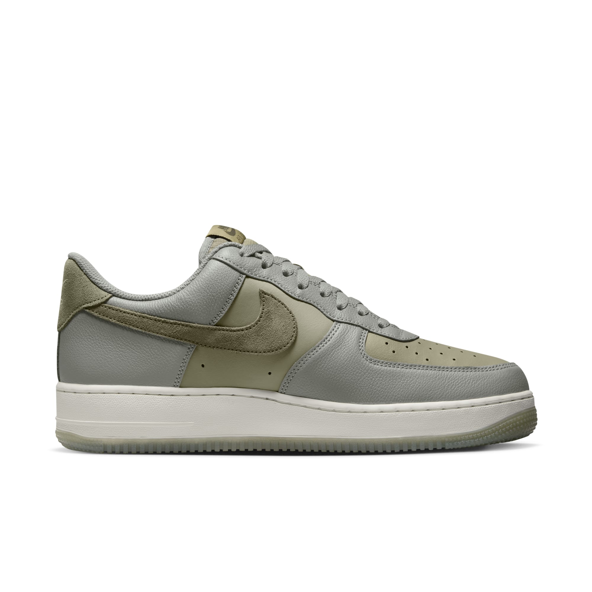 [FJ4170-002] Mens Nike AIR FORCE 1 '07 LV8