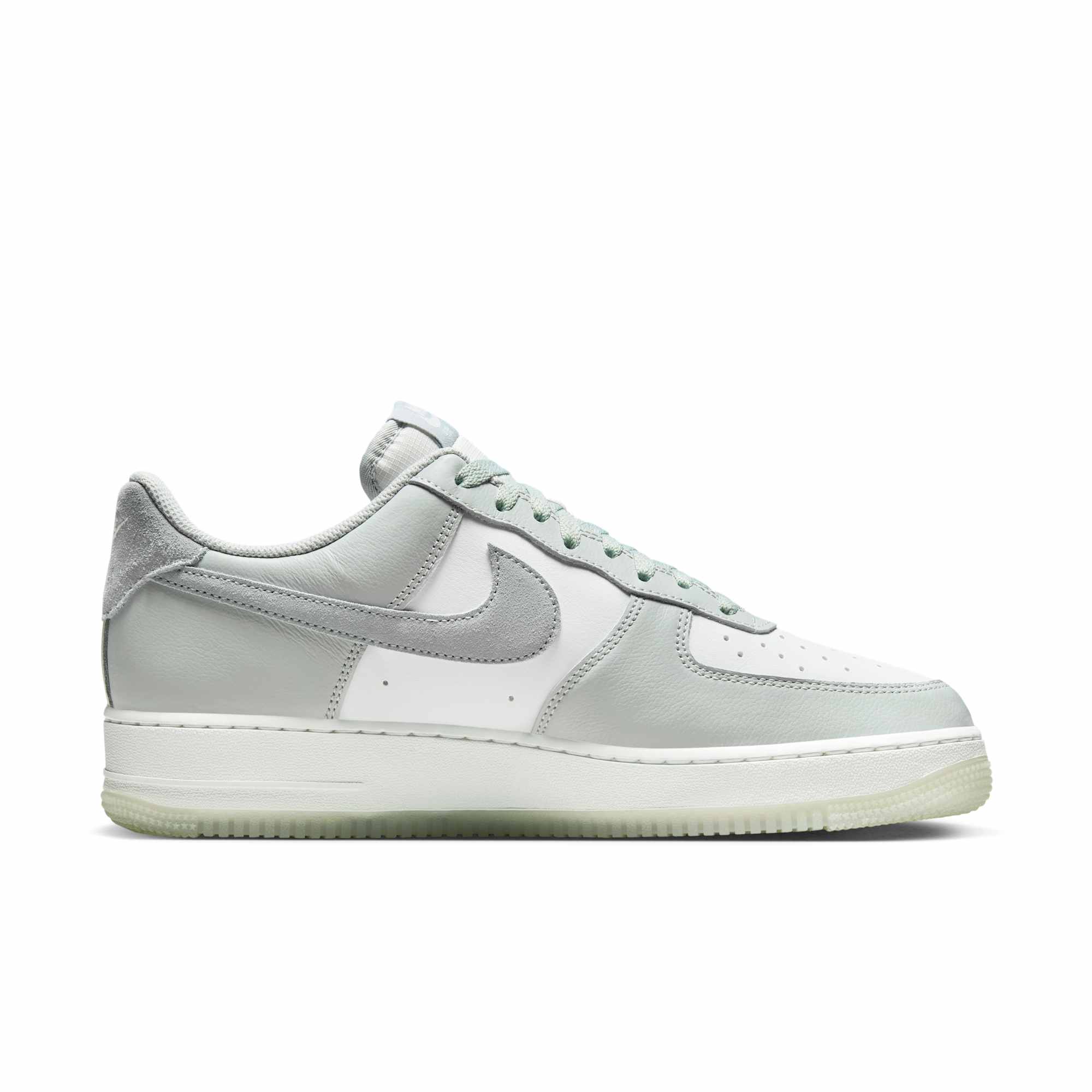 [FJ4170-003] Mens Nike Air Force 1 '07 LV8