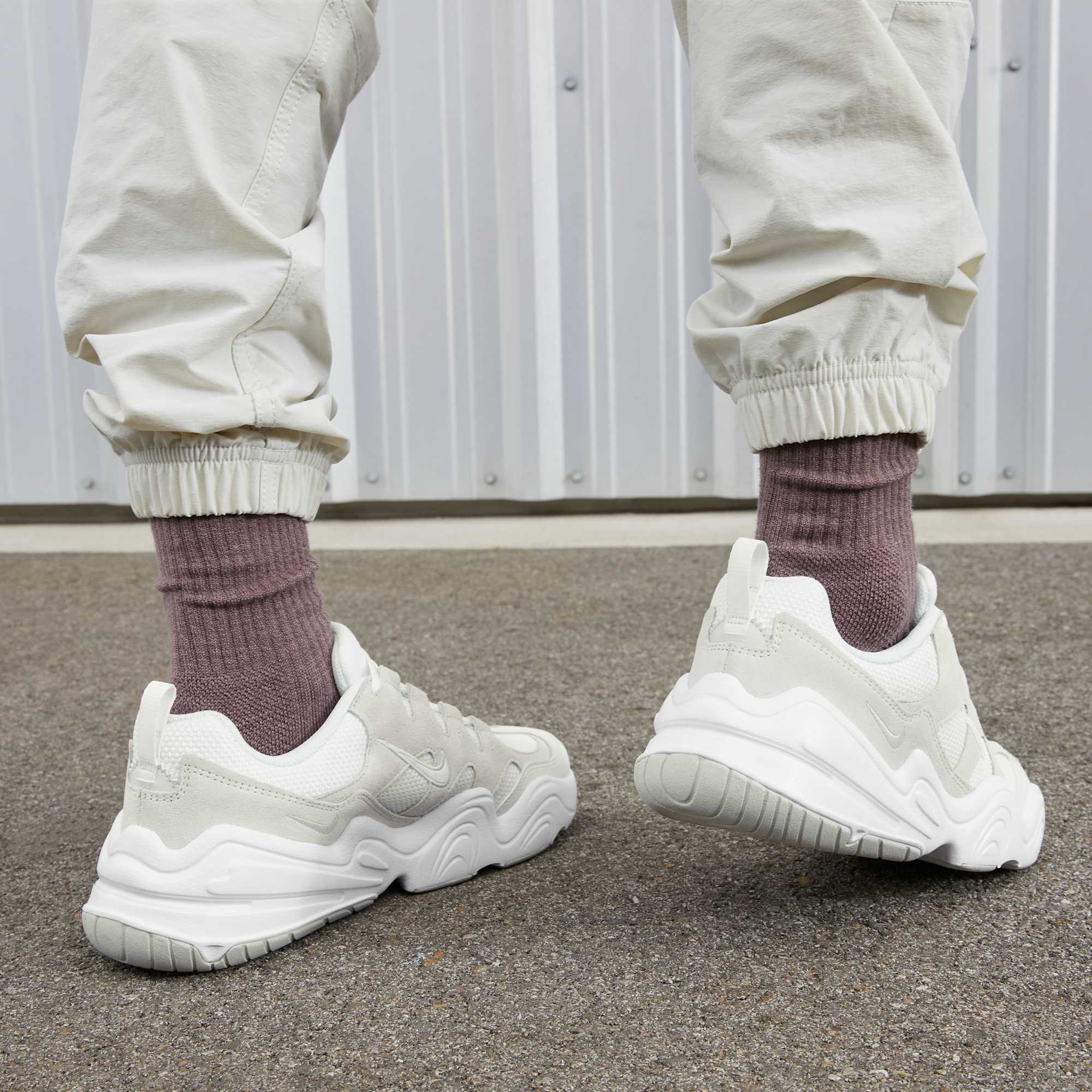 [FJ9532-100] MENS NIKE TECH HERA