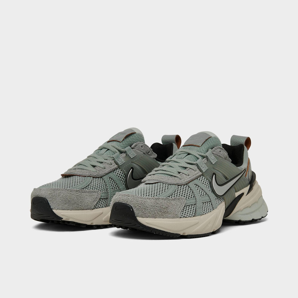 [FN6703-003] WOMENS NIKE V2K RUN 'LIGHT PUMIC BLACK CHROME'