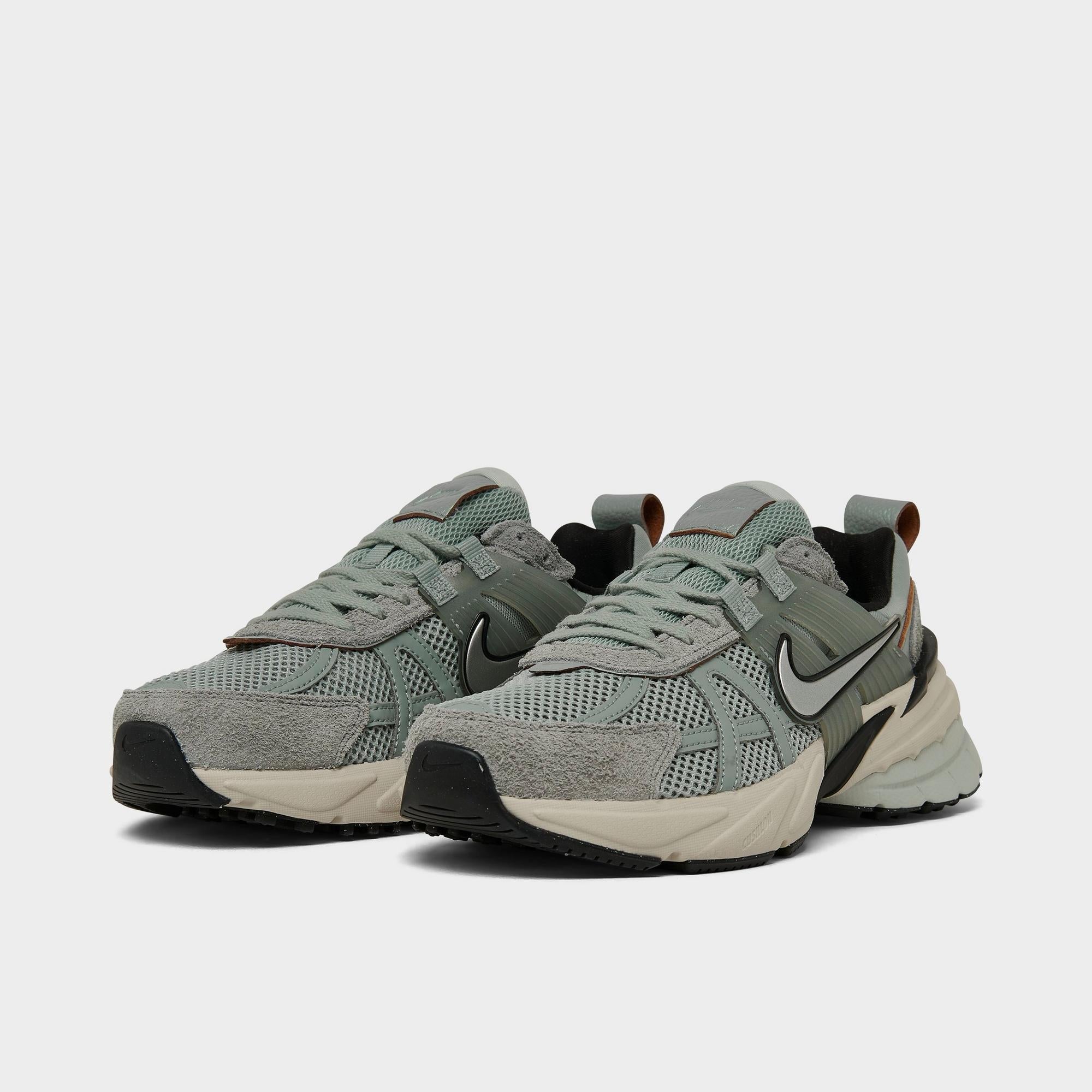 [FN6703-003] WOMENS NIKE V2K RUN 'LIGHT PUMIC BLACK CHROME'