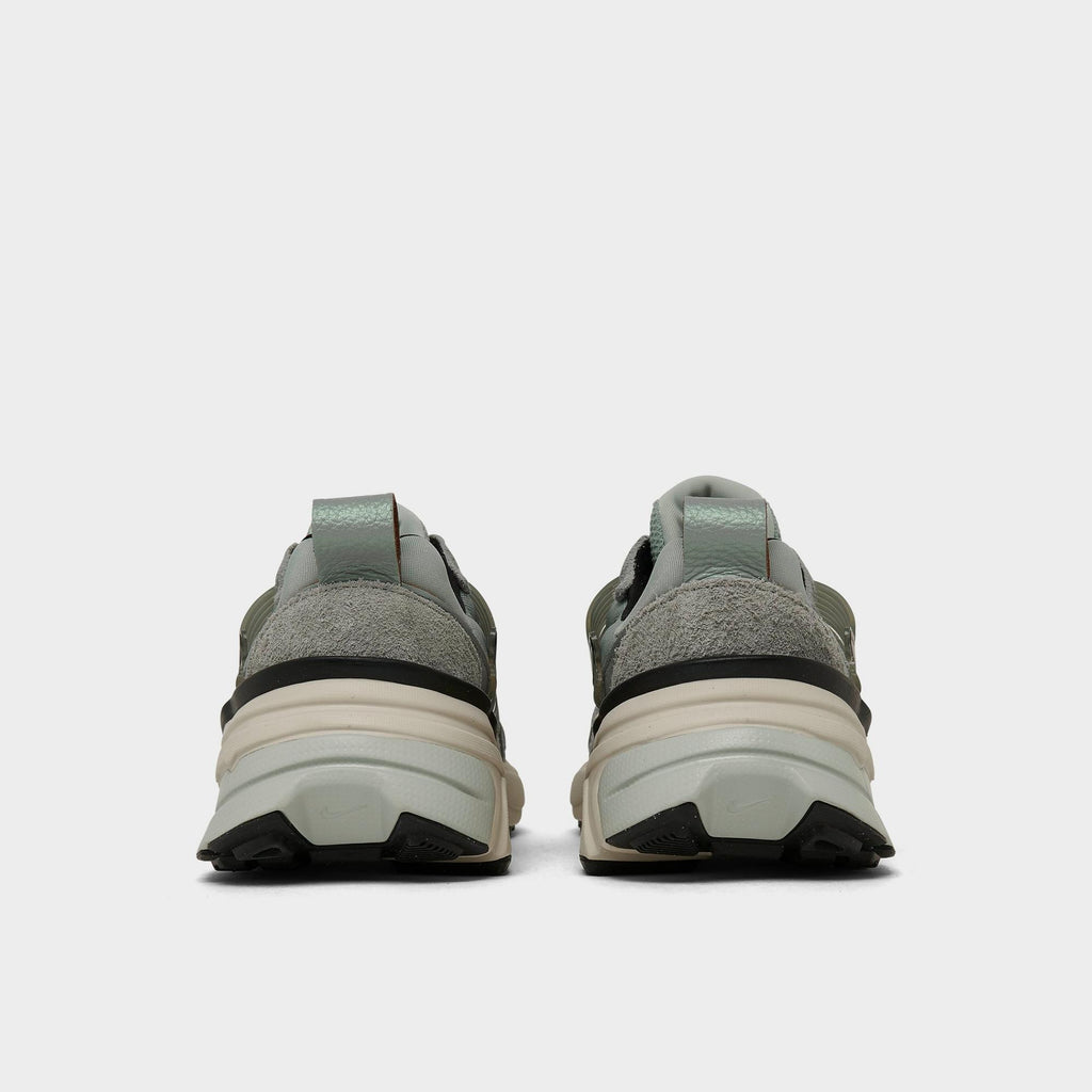 [FN6703-003] WOMENS NIKE V2K RUN 'LIGHT PUMIC BLACK CHROME'
