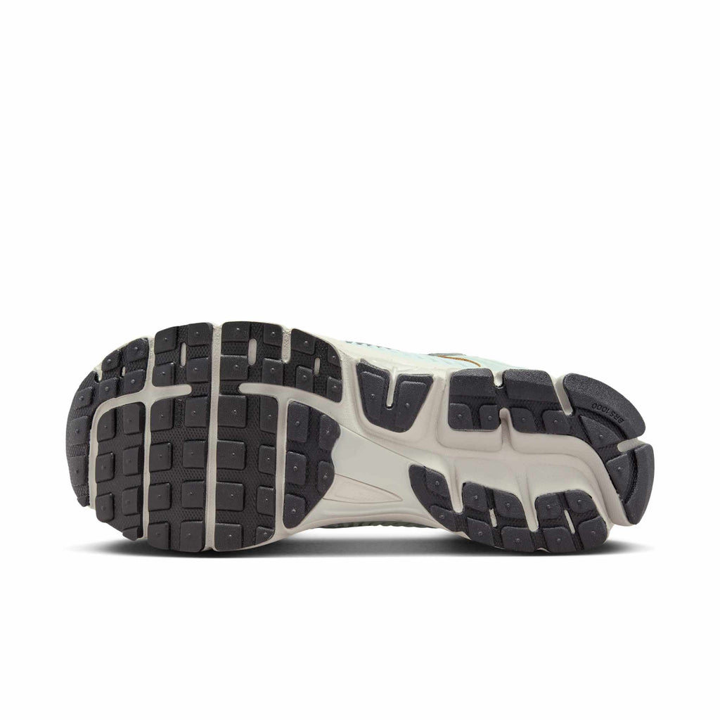 [FN6742-001] WOMENS NIKE ZOOM VOMERO 5