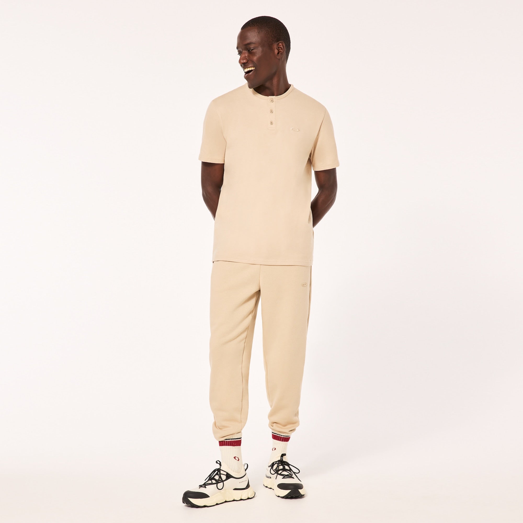 [FOA404884-31R] MENS OAKLEY RELAX HENLEY TEE 2.0 - HUMUS