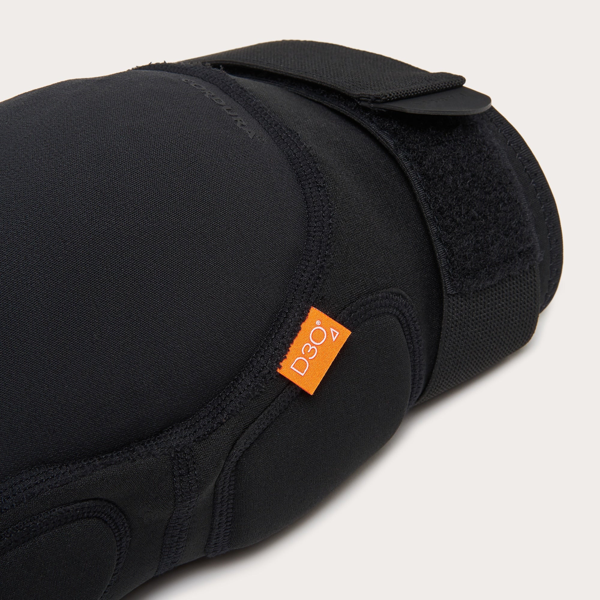 [FOS901490-02E] MENS OAKLEY DROP IN D3O KNEE GUARD PAD