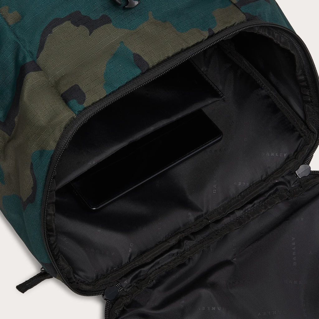 [FOS901779-9NQ] MENS OAKLEY ROAD TRIP RC BACKPACK