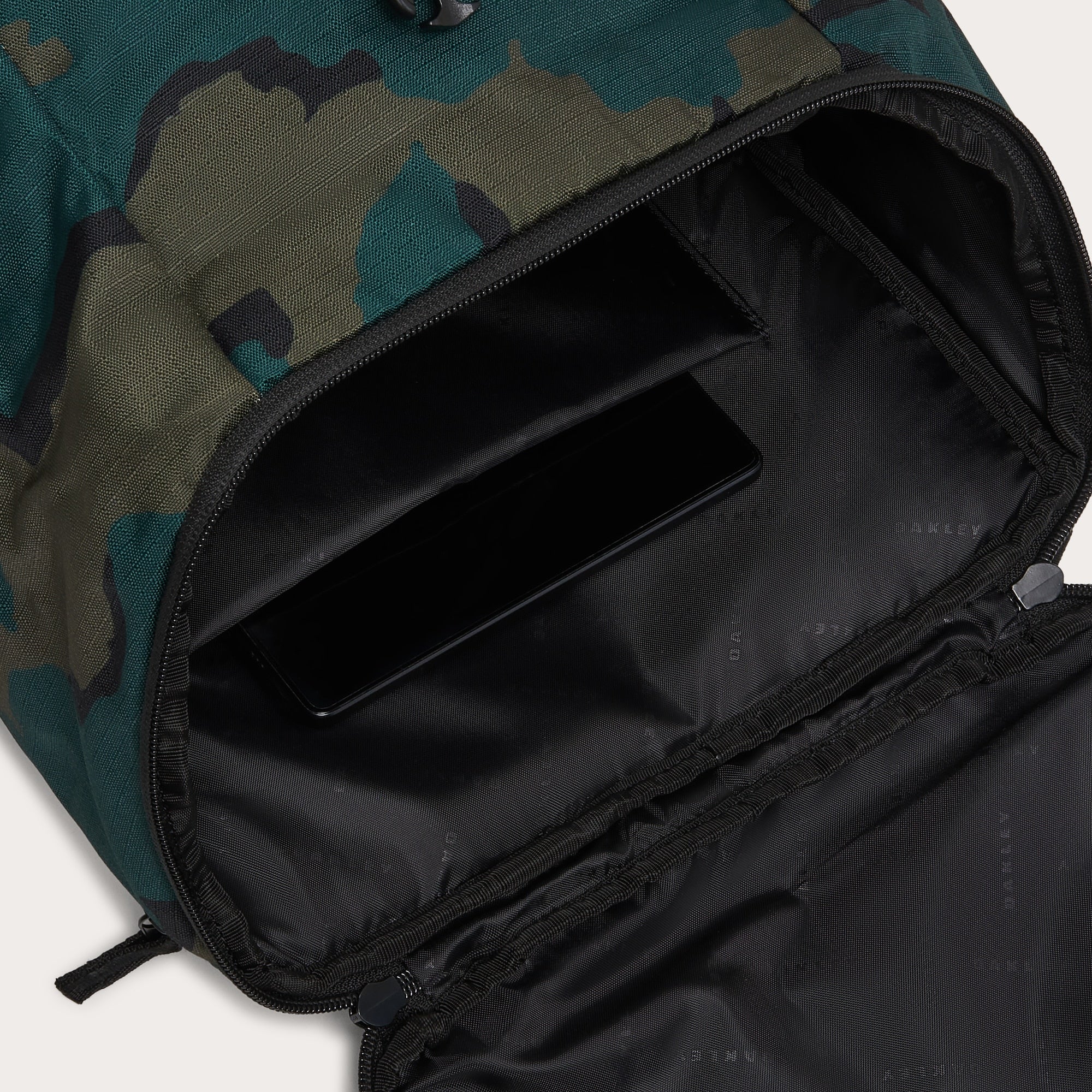 [FOS901779-9NQ] MENS OAKLEY ROAD TRIP RC BACKPACK