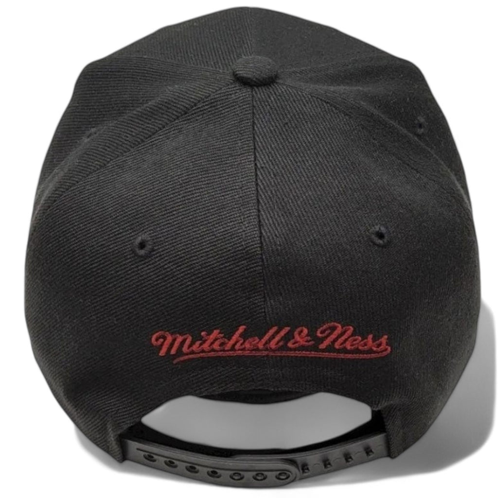 MENS MITCHELL & NESS NBA CORE BASIC SNAPBACK HEAT - BLACK-RED