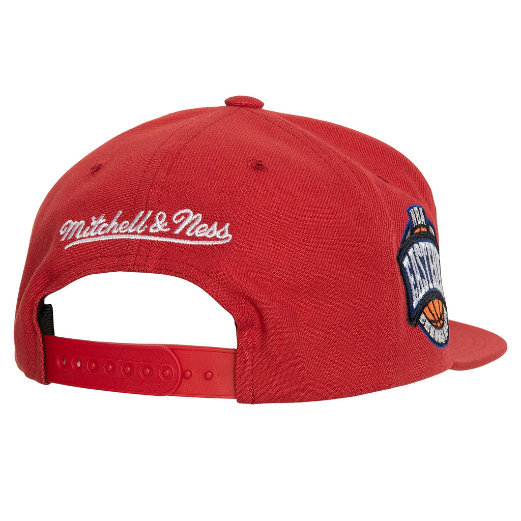 MENS MITCHELL & NESS NBA CONFERENCE PATCH SNAPBACK BULLS - RED