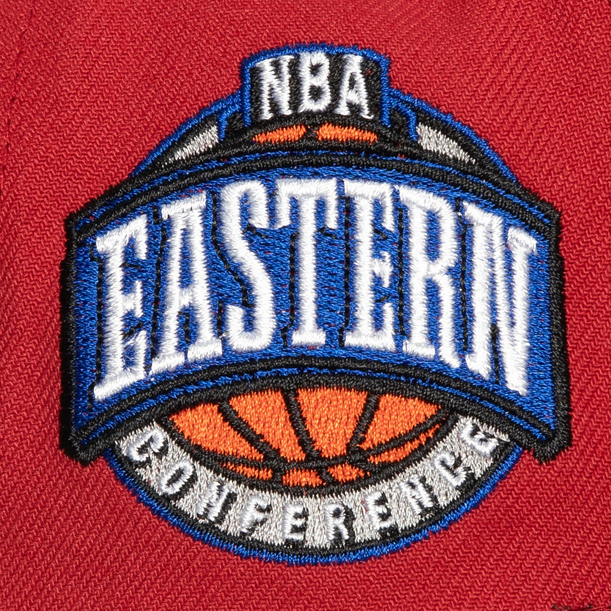 MENS MITCHELL & NESS NBA CONFERENCE PATCH SNAPBACK BULLS - RED