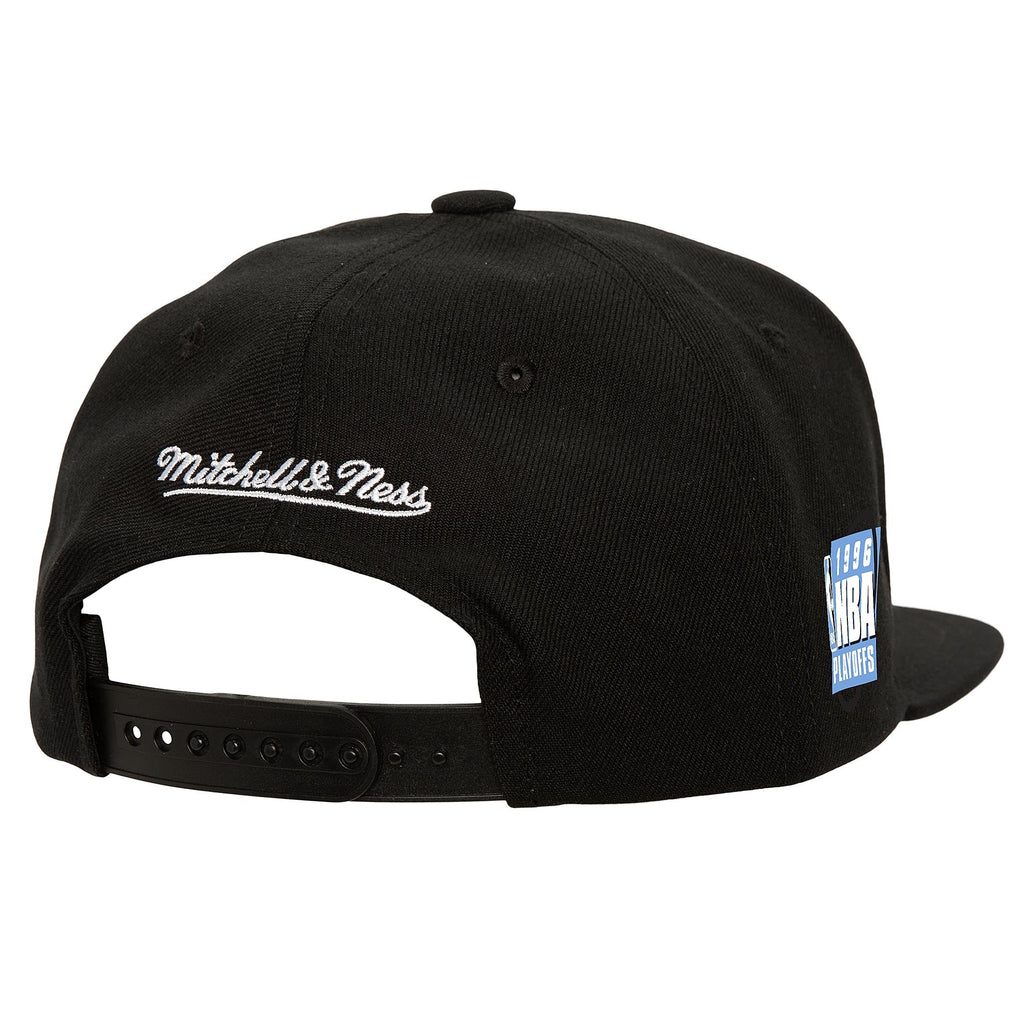 Mens Mitchell & Ness NBA THROW DOWN SNAPBACK BULLS