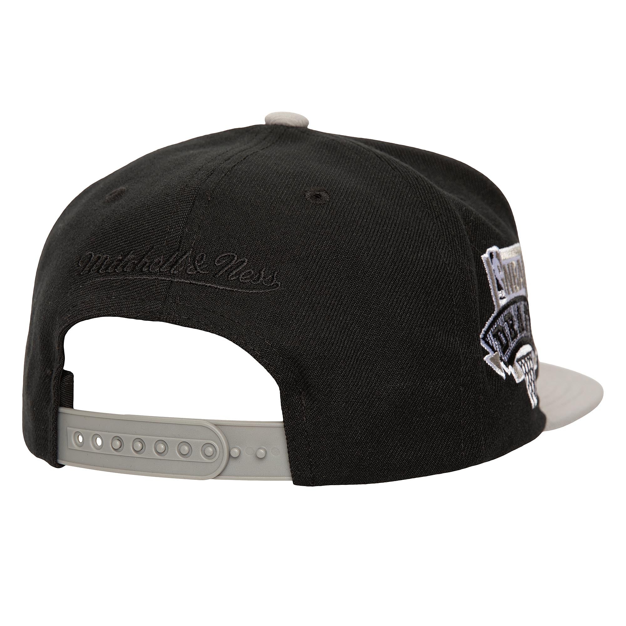 Mens Mitchell & Ness NBA CORE I SNAPBACK BULLS
