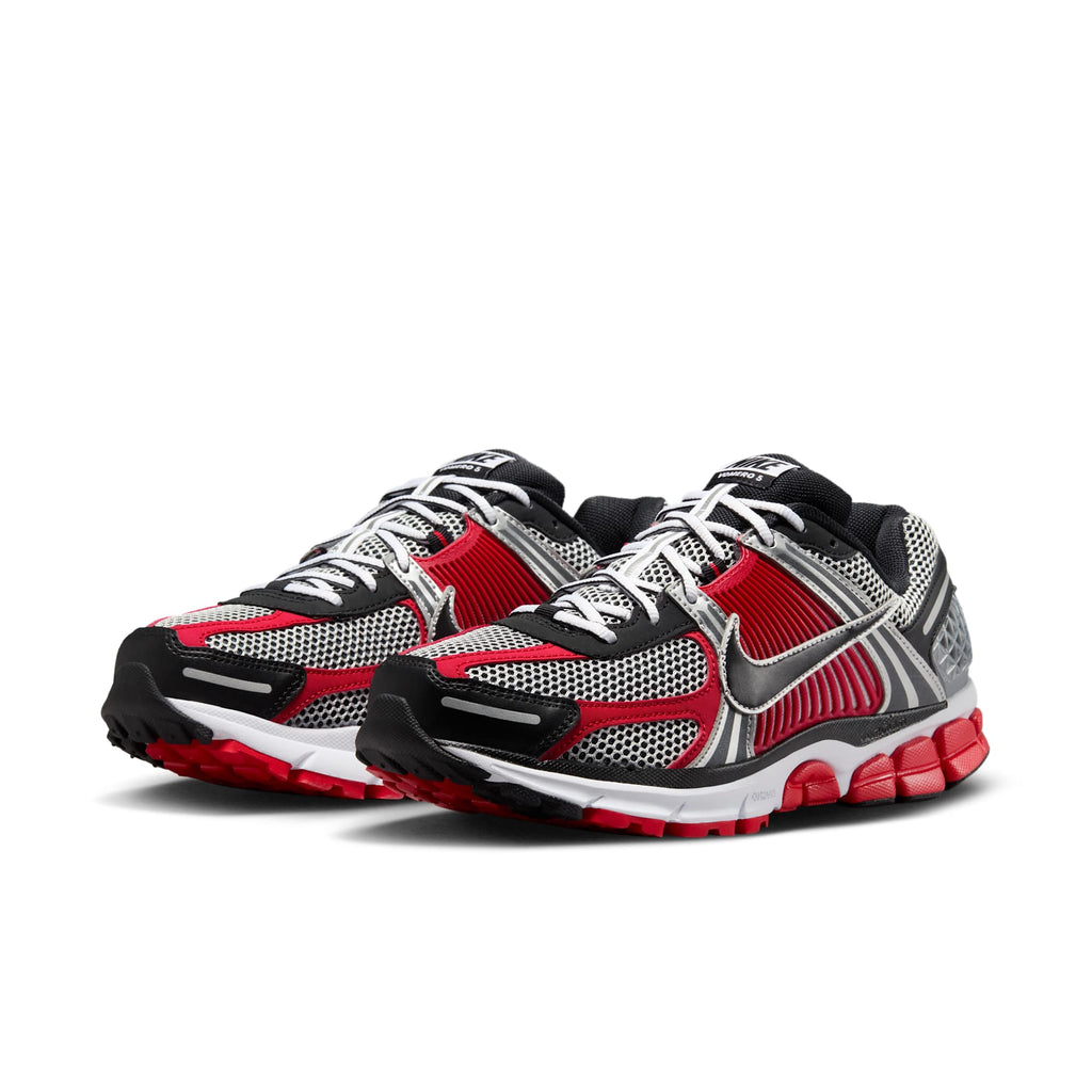 [HV0926-095] Mens Nike ZOOM VOMERO 5 'METALLIC SILVER UNIVERSITY RED'