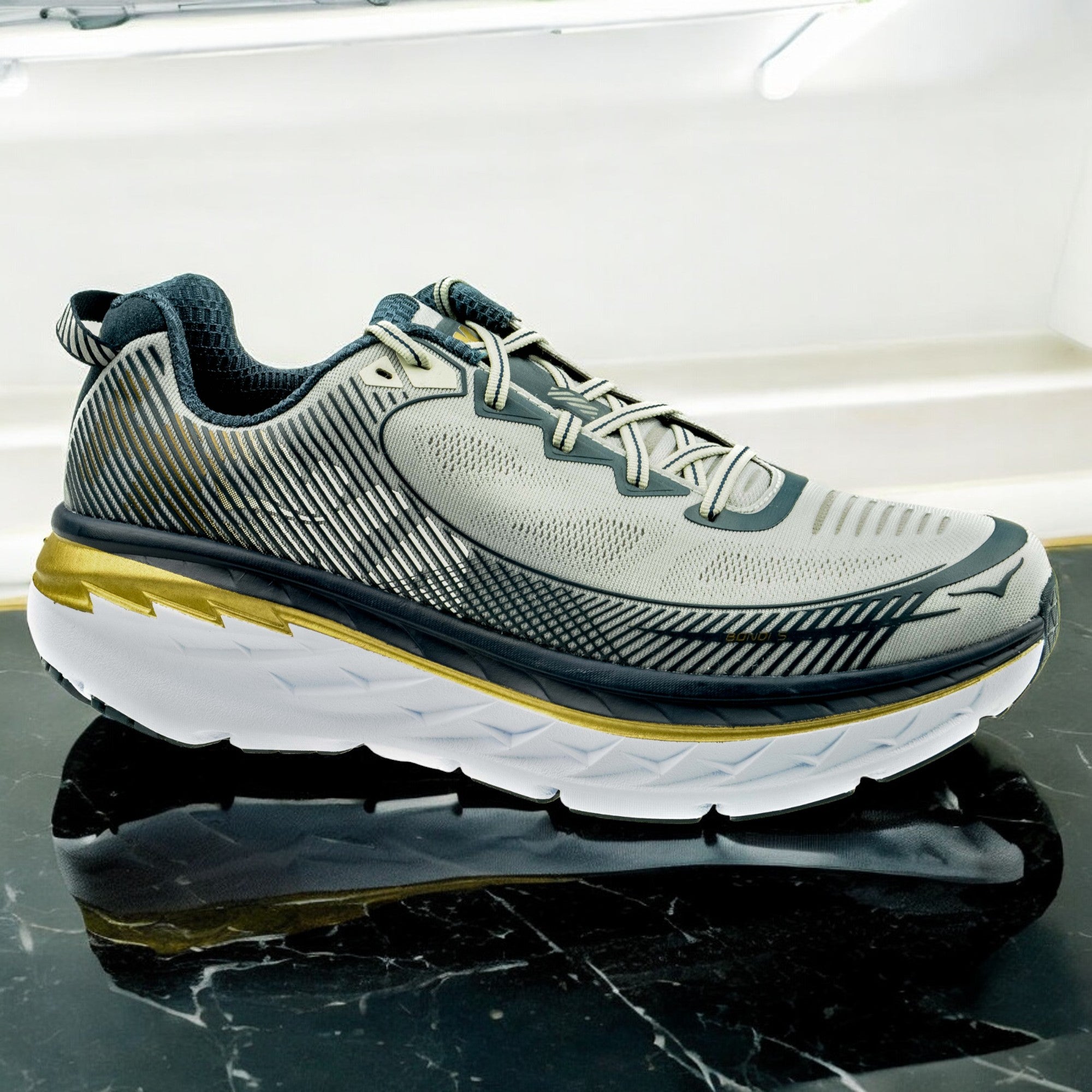 [1016604-CGMN] Mens Hoka Bondi 5 WIDE