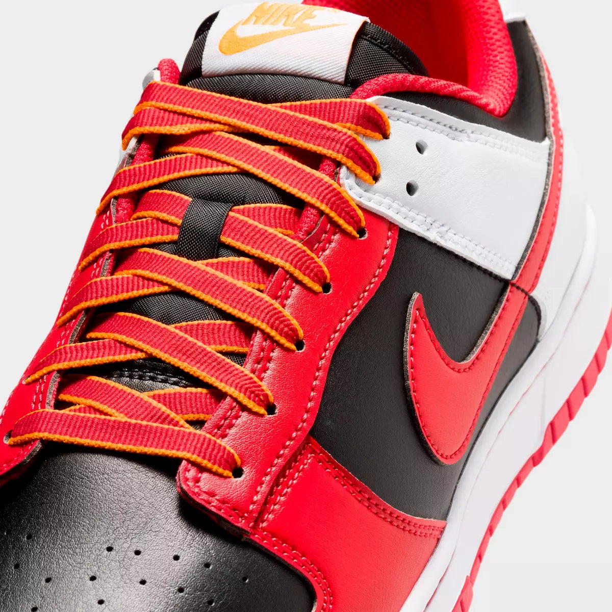 [IV2706-010] MENS NIKE DUNK LOW RETRO 'BLACK UNIVERSITY RED'