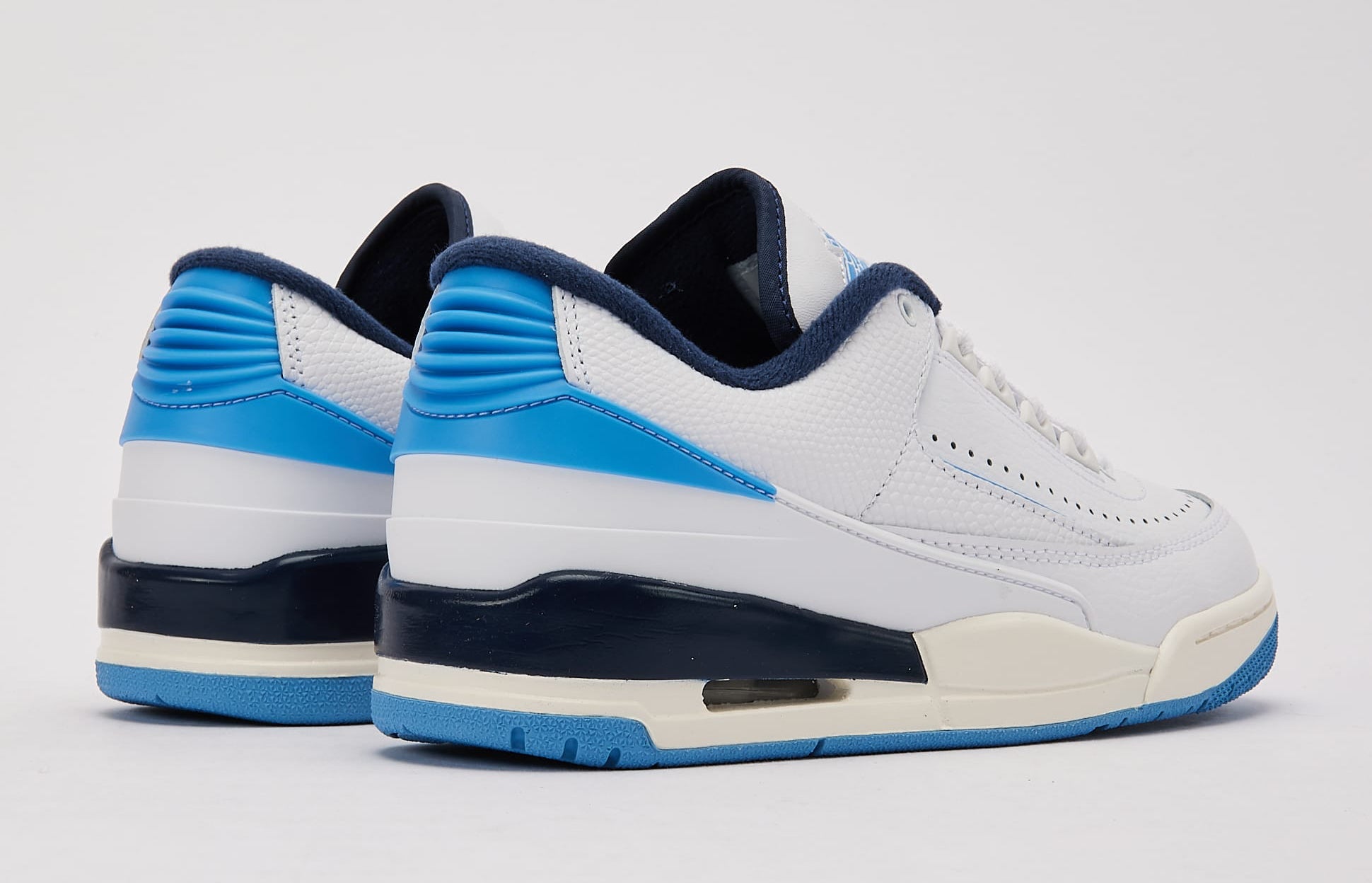 [FD0384-144] GRADE SCHOOL AIR JORDAN RETRO 2/3 GS 'WHITE/UNI BLUE MIDNIGHT NAVY'