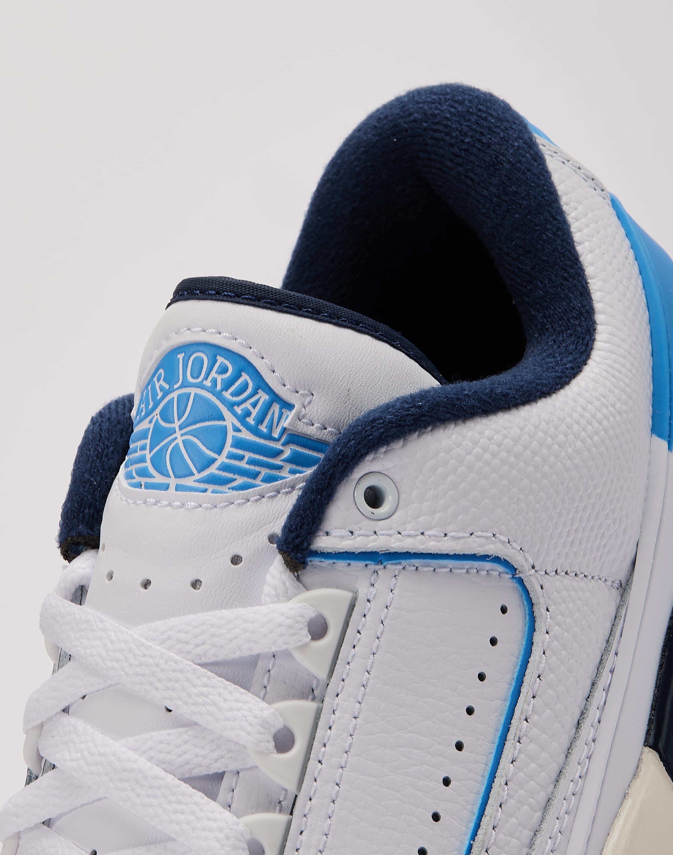 [FD0384-144] GRADE SCHOOL AIR JORDAN RETRO 2/3 GS 'WHITE/UNI BLUE MIDNIGHT NAVY'