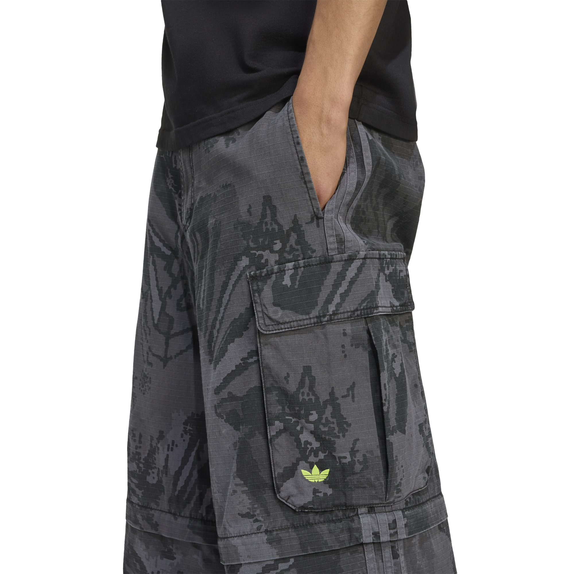 [KD2253] MENS ADIDAS ZIP OFF CARGO PANTS