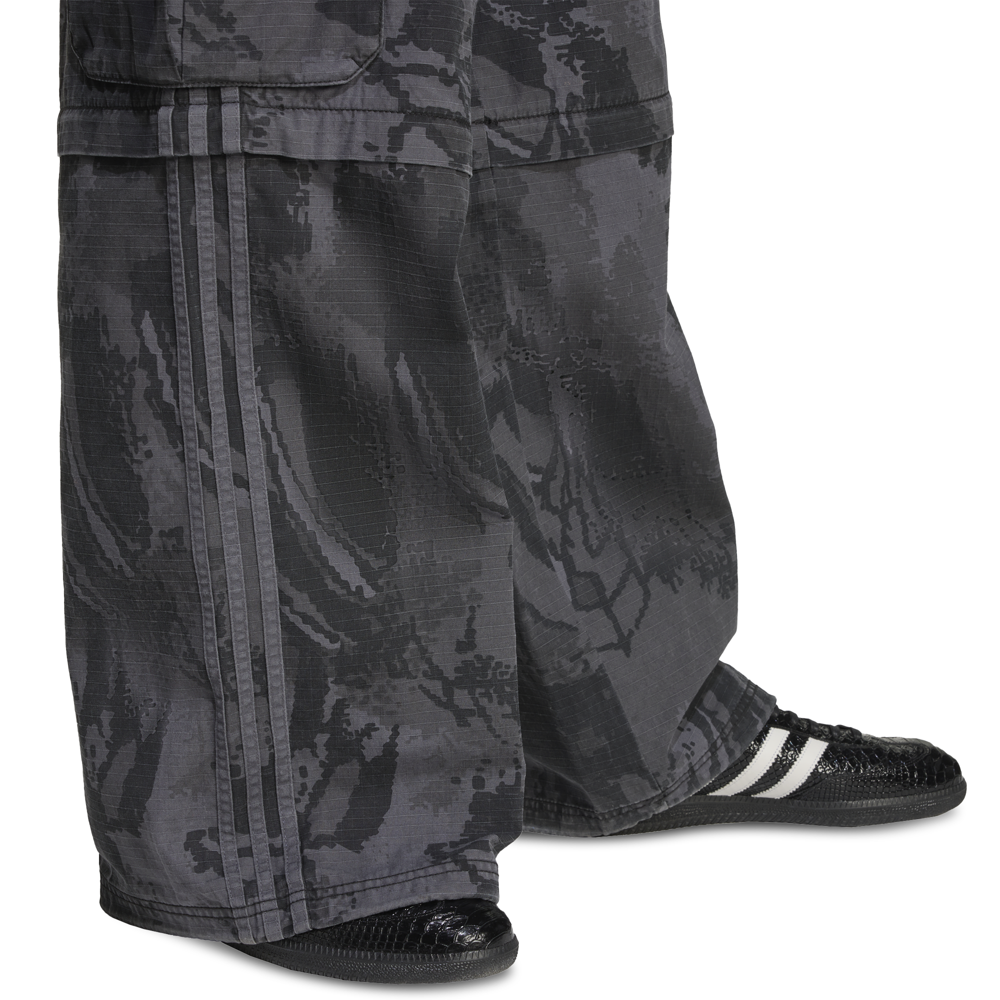 [KD2253] MENS ADIDAS ZIP OFF CARGO PANTS
