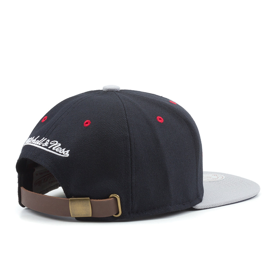 [NT56Z-GTE-A-5BULLS] MENS MITCHELL & NESS NBA CHICAGO BULLS CORD VISOR STRAPBACK