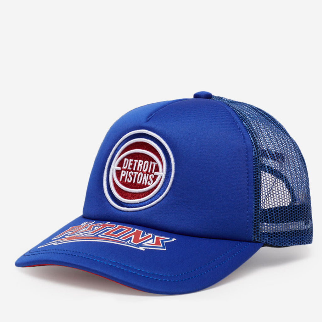 Mens Mitchell & Ness NBA PUFF THE MAGIC TRUCKER HWC PISTONS