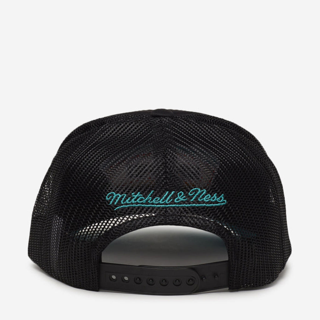 Mens Mitchell & Ness NBA PUFF THE MAGIC TRUCKER HWC SPURS