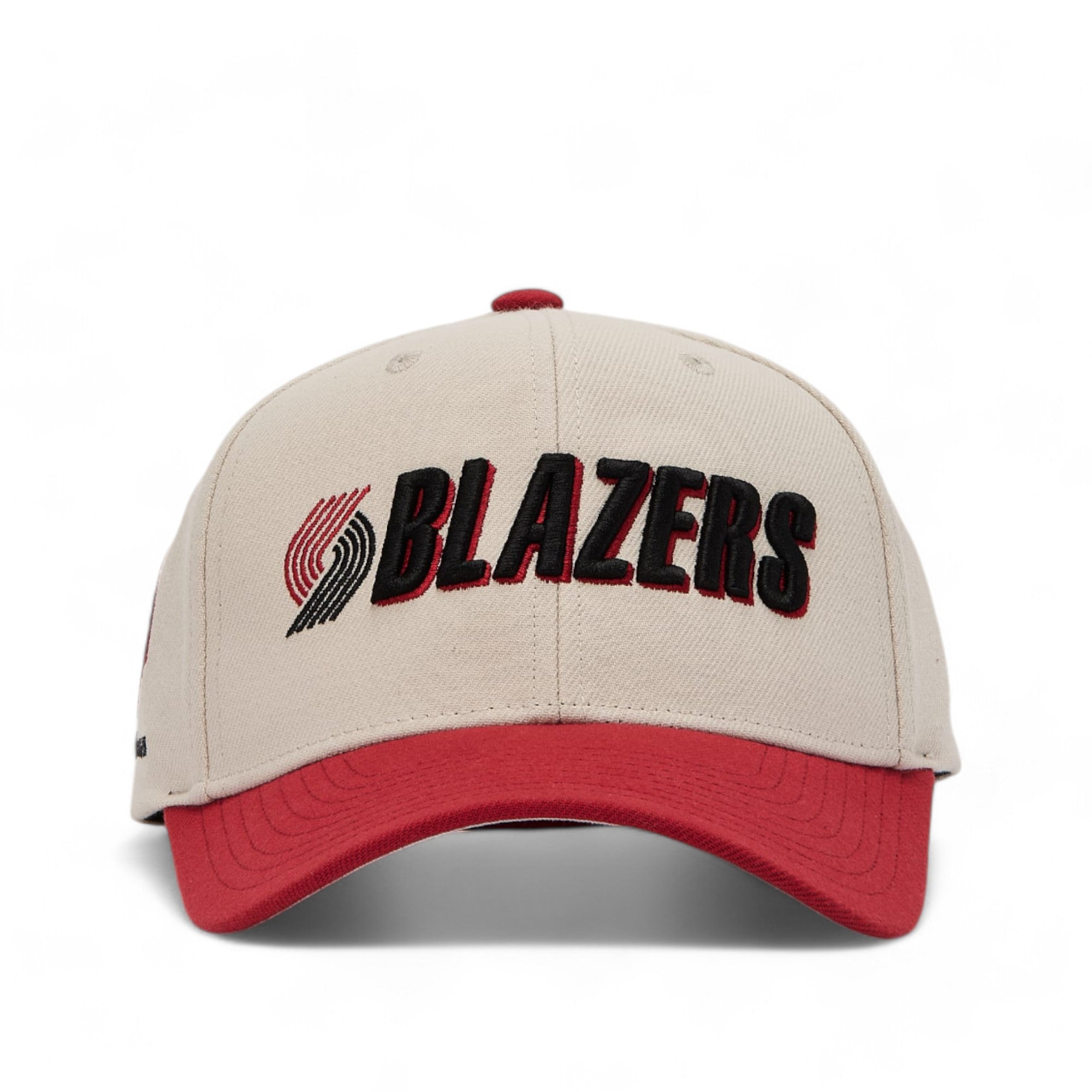 MENS MITCHELL & NESS NBA GAME ON PRO SNAPBACK HWC TRAIL BLAZERS - OFF WHITE