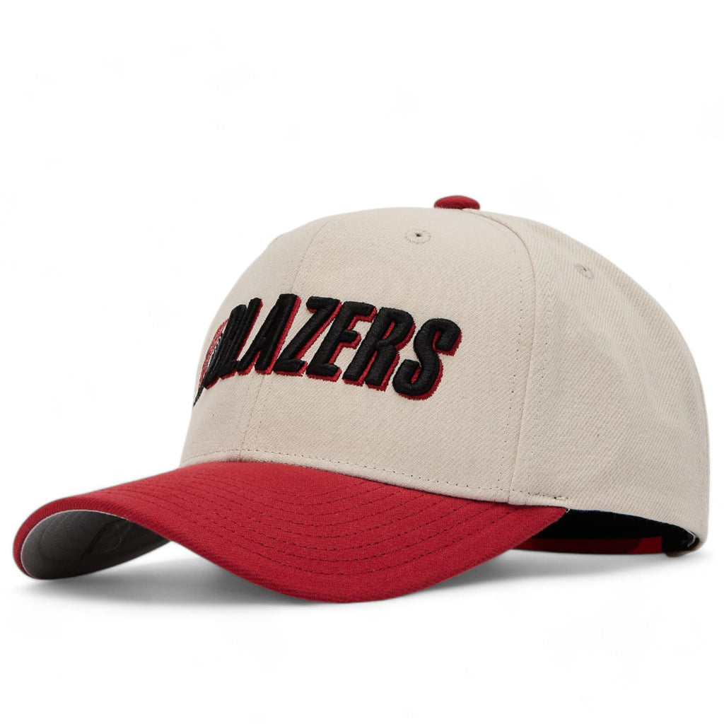 MENS MITCHELL & NESS NBA GAME ON PRO SNAPBACK HWC TRAIL BLAZERS - OFF WHITE