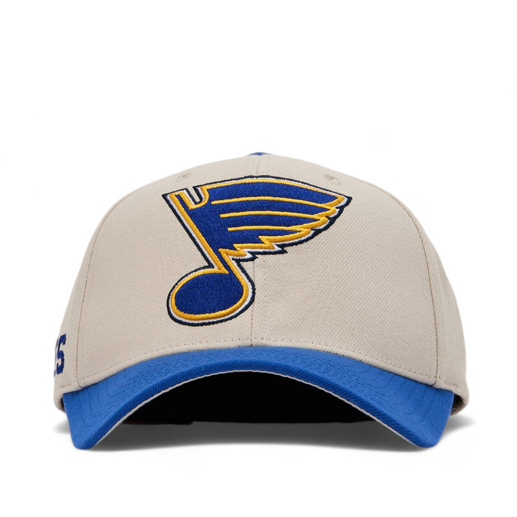 MENS MITCHELL & NESS NHL GAME ON PRO SNAPBACK BLUES - OFF WHITE