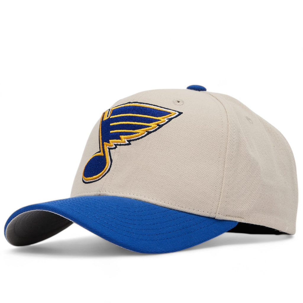 MENS MITCHELL & NESS NHL GAME ON PRO SNAPBACK BLUES - OFF WHITE