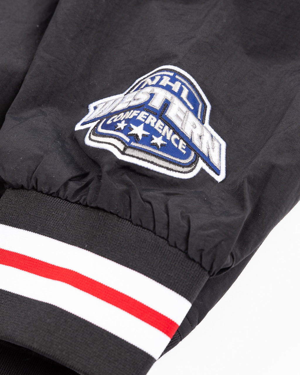 MENS MITCHELL & NESS NHL CLASSIC NYLON PULLOVER CURRENT LOGO BLACKHAWKS