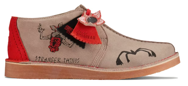 [26180316-WIDE] YOUTH CLARKS STRANGER THINGS DESERT TREK O (WIDE)
