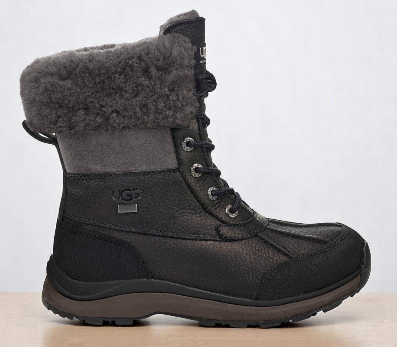 [1095141-BLK] Womens UGG ADIRONDACK BOOT III