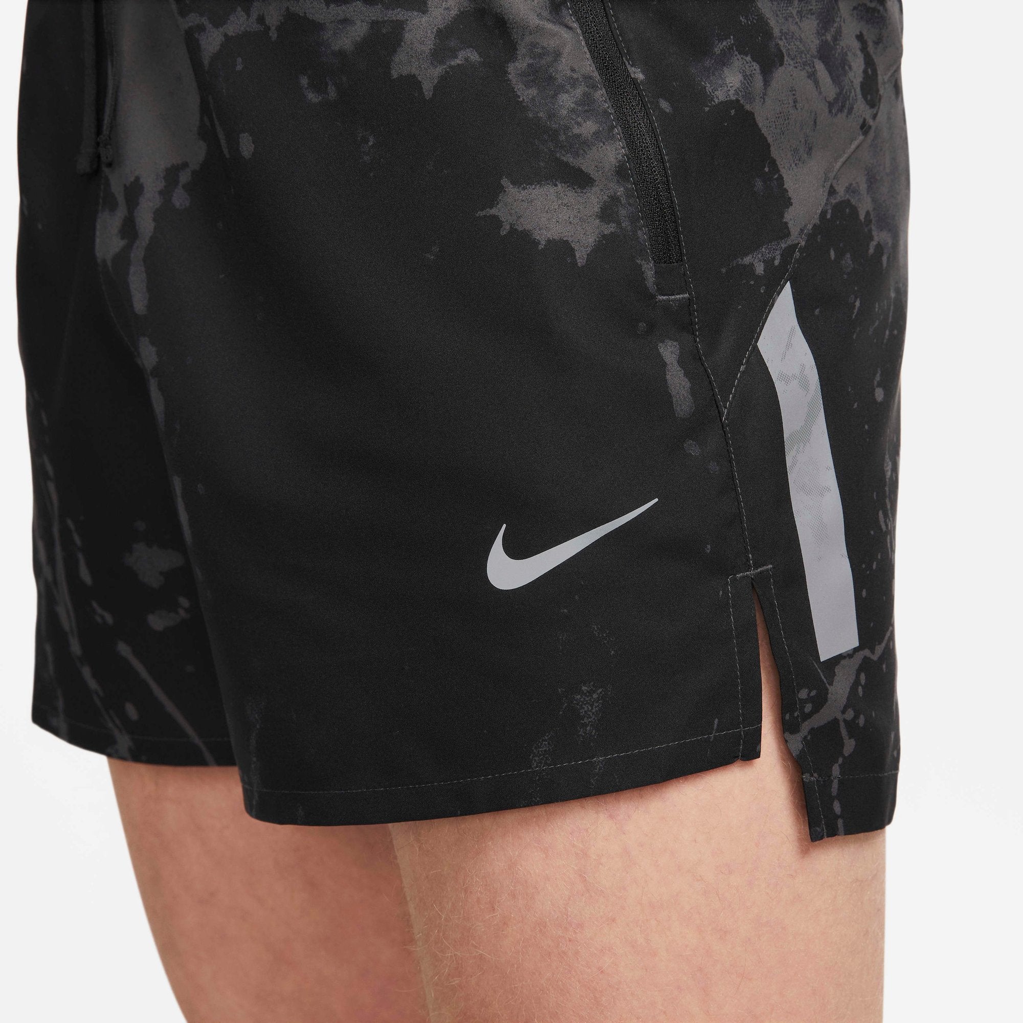 [DV9272-010] MENS NIKE DRI-FIT RUN DIVISION STRIDE 4" BRIEF-LINED RUNNING SHORTS