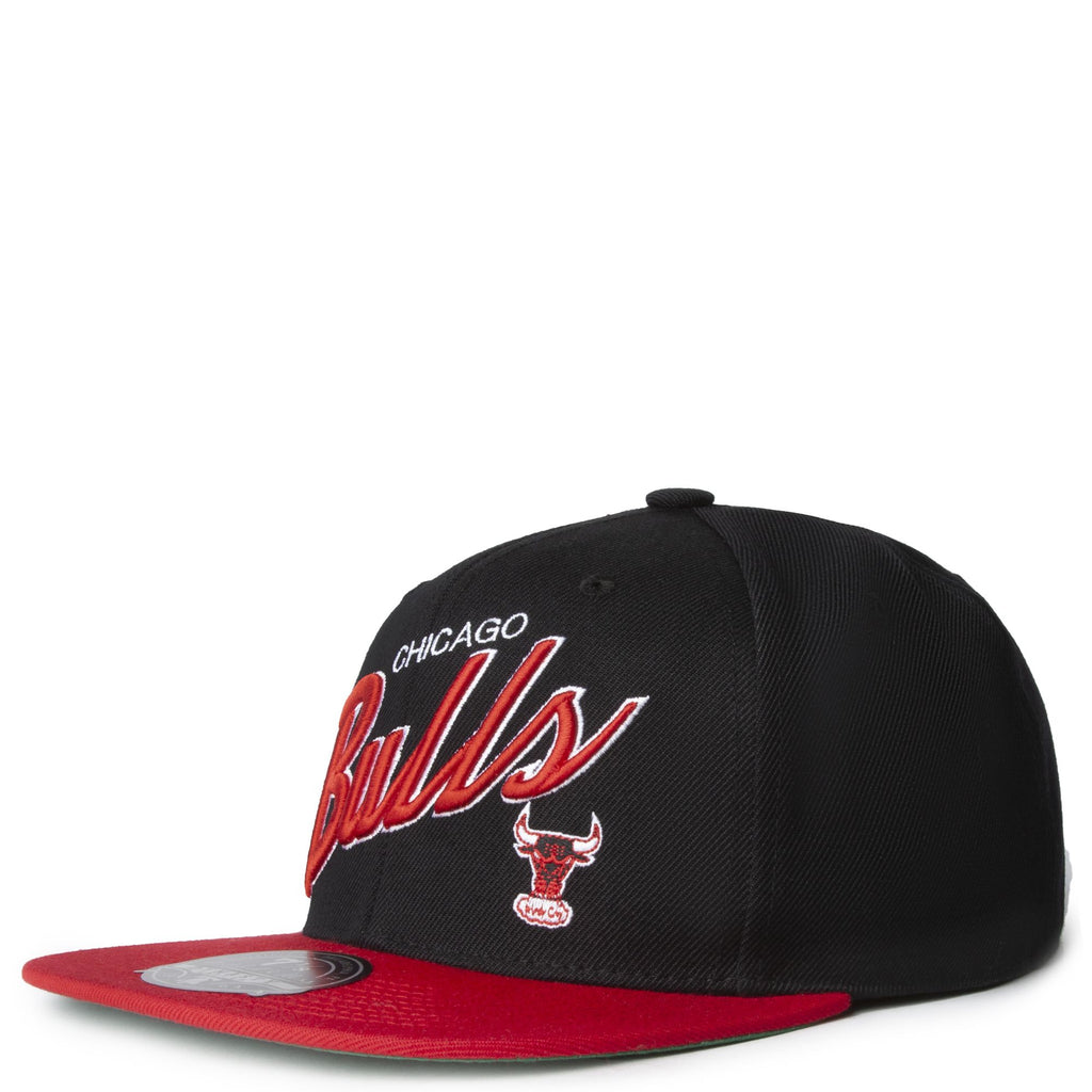 MENS MITCHELL & NESS NBA TEAM SCRIPT 2.0 FITTED HWC BULLS - BLACK