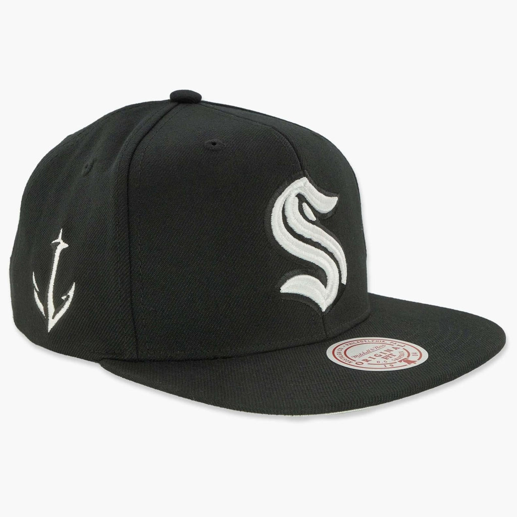Mens Mitchell & Ness NHL EVERGREEN BLACK WHITE SNAPBACK KRAKEN