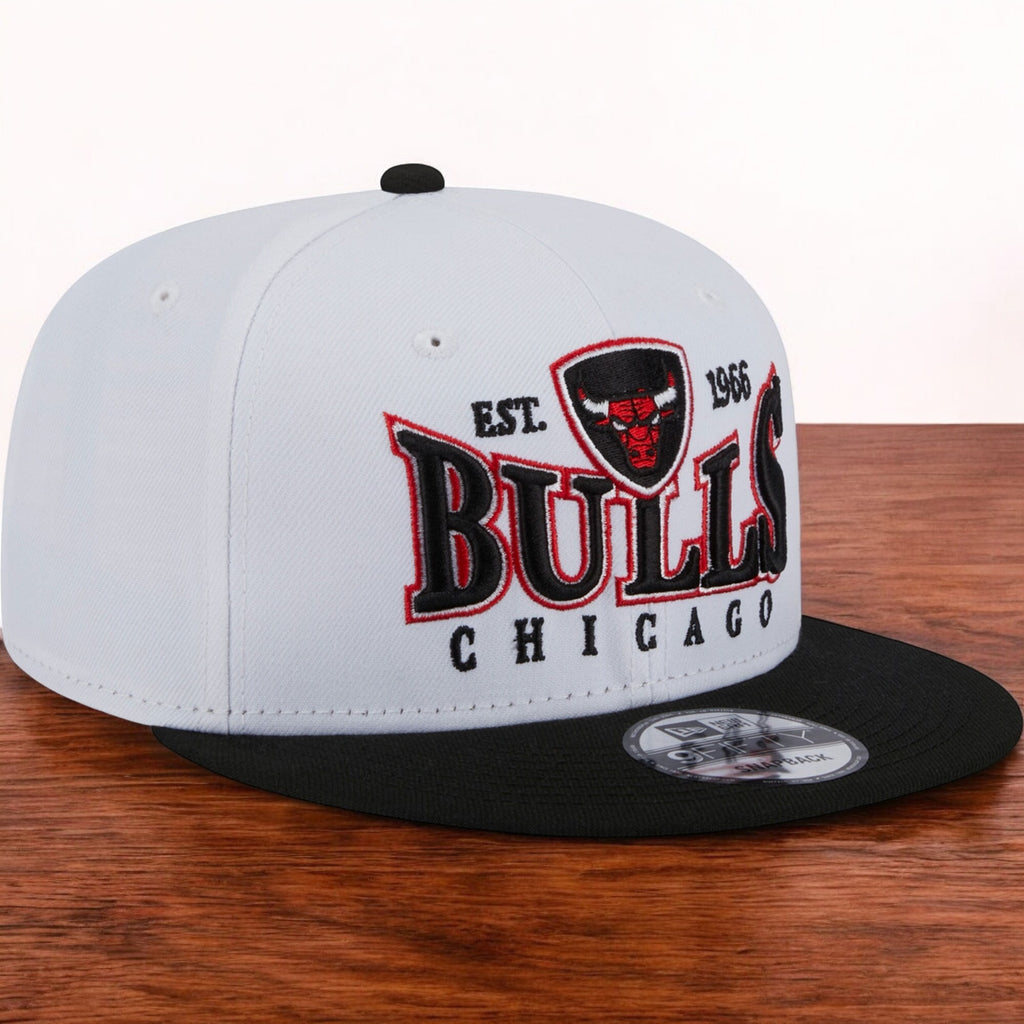 [60310259] MENS NEW ERA NBA CHICAGO BULLS 950 CREST STACK SNAPBACK - WHITE/BLACK