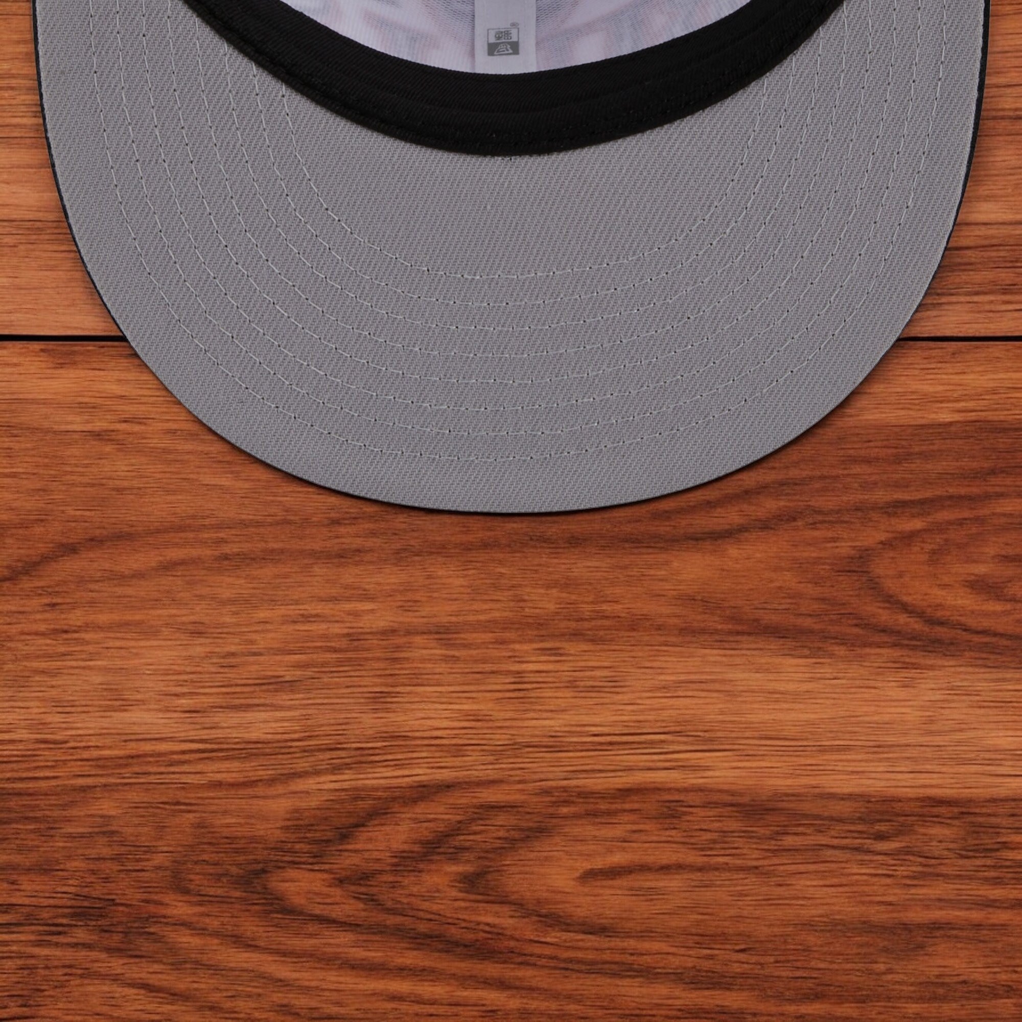 [60310259] MENS NEW ERA NBA CHICAGO BULLS 950 CREST STACK SNAPBACK - WHITE/BLACK