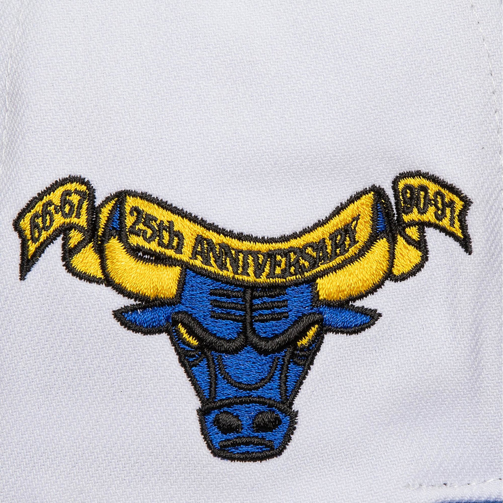 Mens Mitchell & Ness NBA CORE V SNAPBACK BULLS