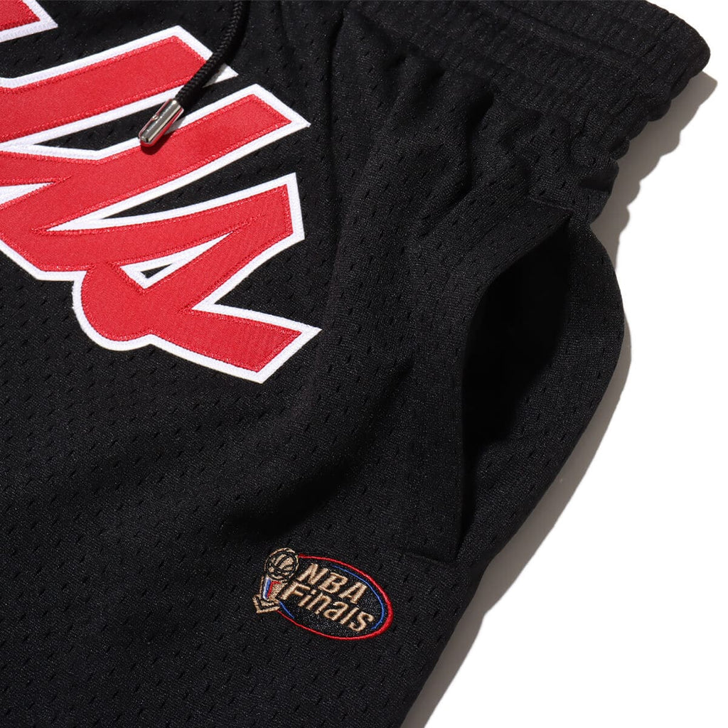 MENS MITCHELL & NESS NBA JUST DON PRACTICE SHORTS BULLS