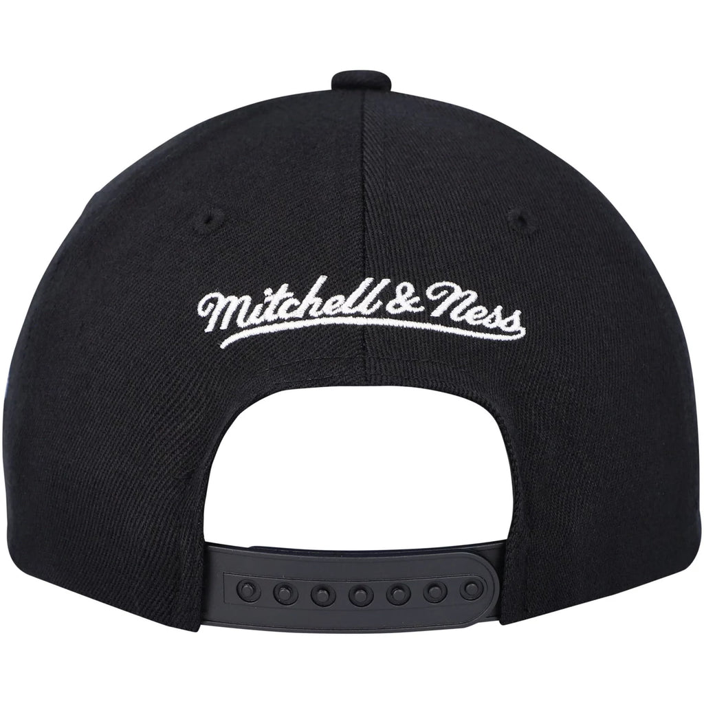 MENS MITCHELL & NESS NBA TEAM SCRIPT 2.0 STRETCH SNAPBACK HAWKS