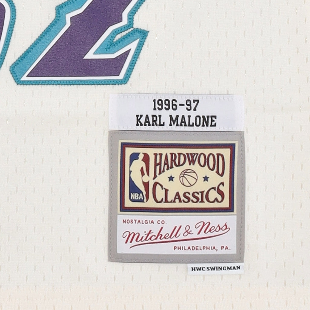 MENS MITCHELL & NESS CREAM TEAM COLOR SWINGMAN JERSEY JAZZ 1996 KARL MALONE