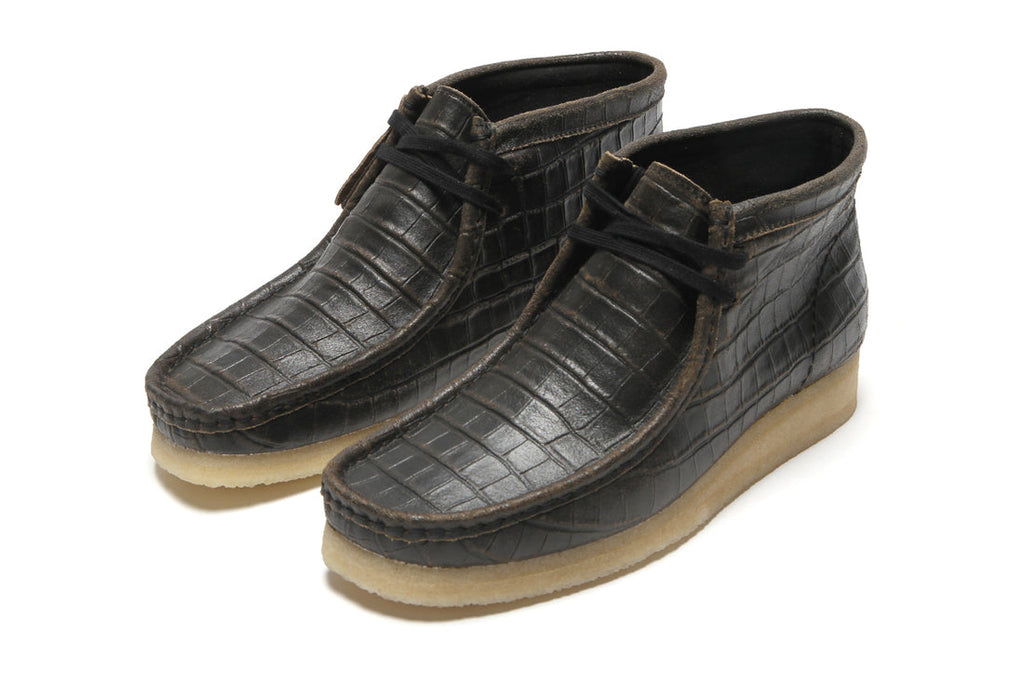 [26179161] WOMENS CLARKS WALLABEE BOOT BLKCROC DISTRESS