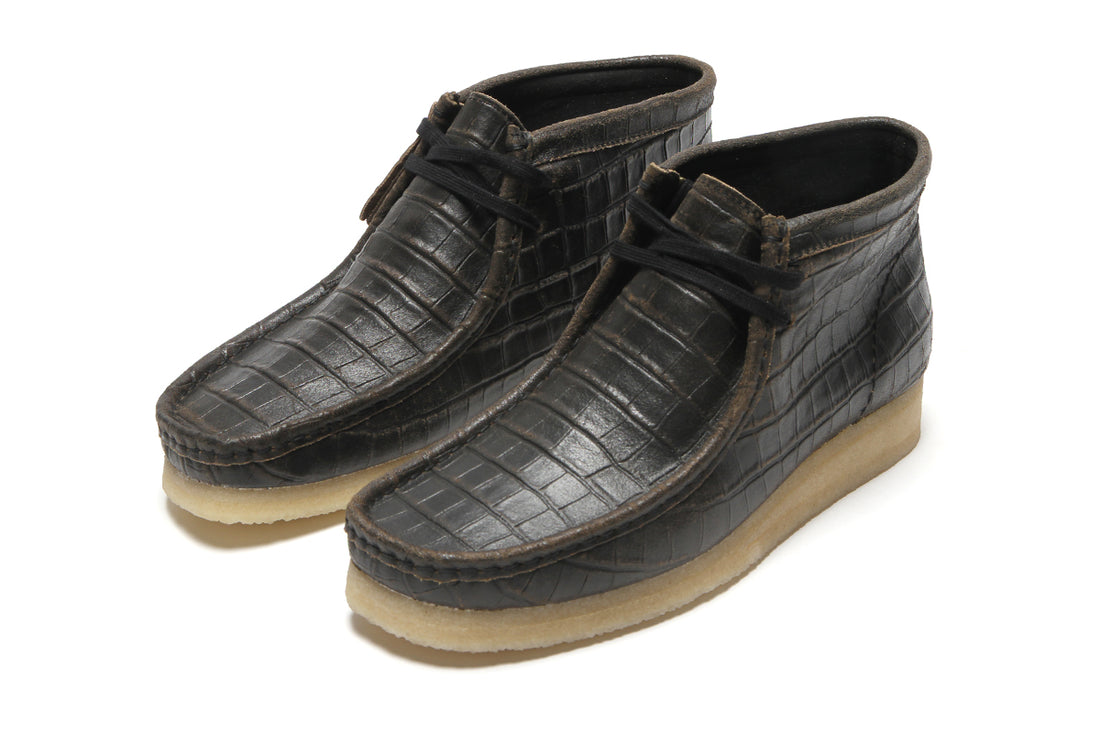 [26179161] WOMENS CLARKS WALLABEE BOOT BLKCROC DISTRESS