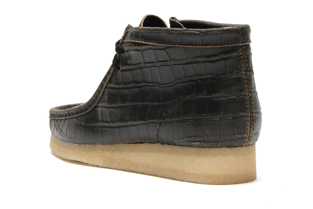 [26179161] WOMENS CLARKS WALLABEE BOOT BLKCROC DISTRESS
