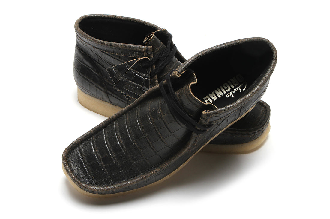 [26179161] WOMENS CLARKS WALLABEE BOOT BLKCROC DISTRESS