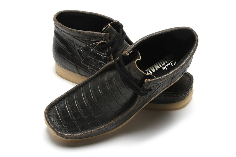 [26179161] WOMENS CLARKS WALLABEE BOOT BLKCROC DISTRESS